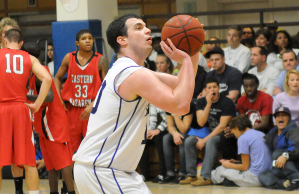 Men's Hoops Fall to Emerson, 59-52