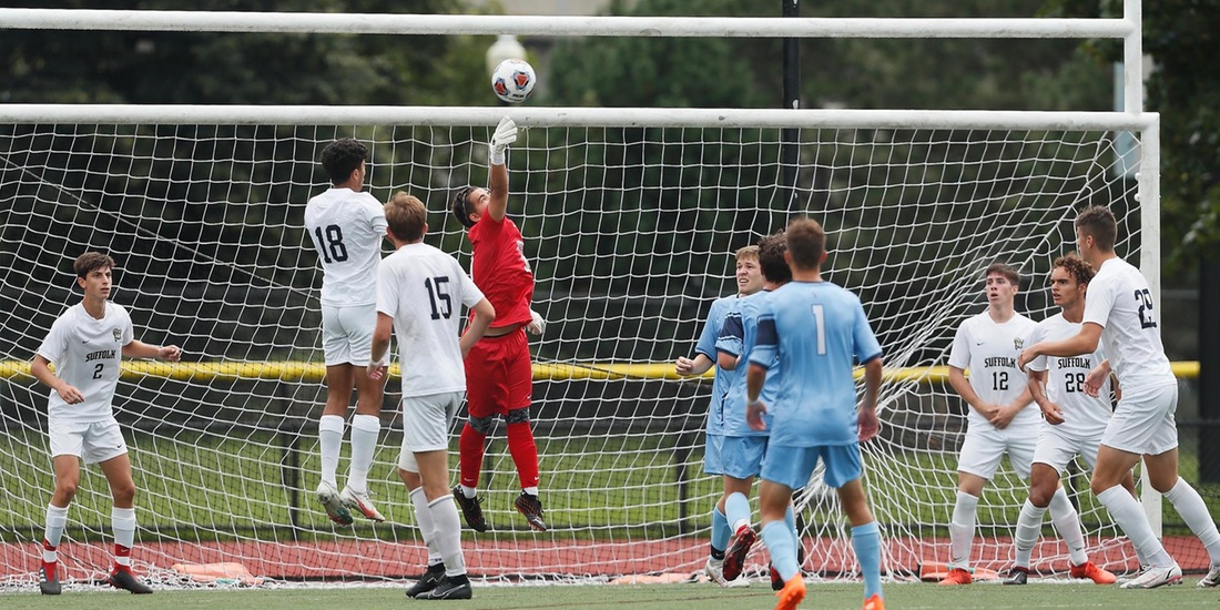 Men’s Soccer Tripped Up at MIT 