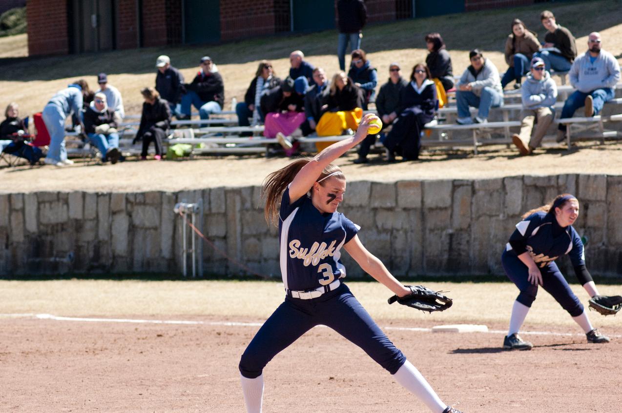Softball Continues Hot Streak With Sweep of Lasell