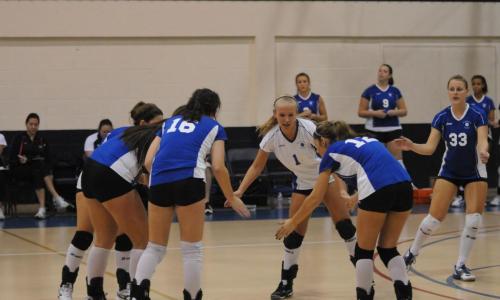 Volleyball Outlasts Curry College, 3-2