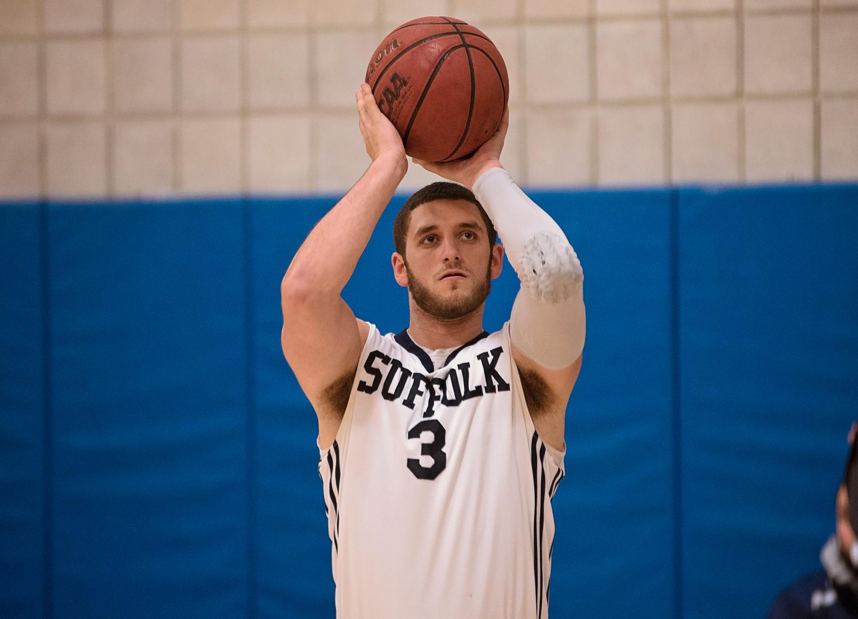 Chick Shoots Men’s Basketball Past Lasell, 67-66
