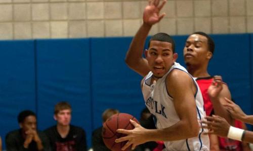 Mendez' Late Steal Caps Men's Basketball Victory