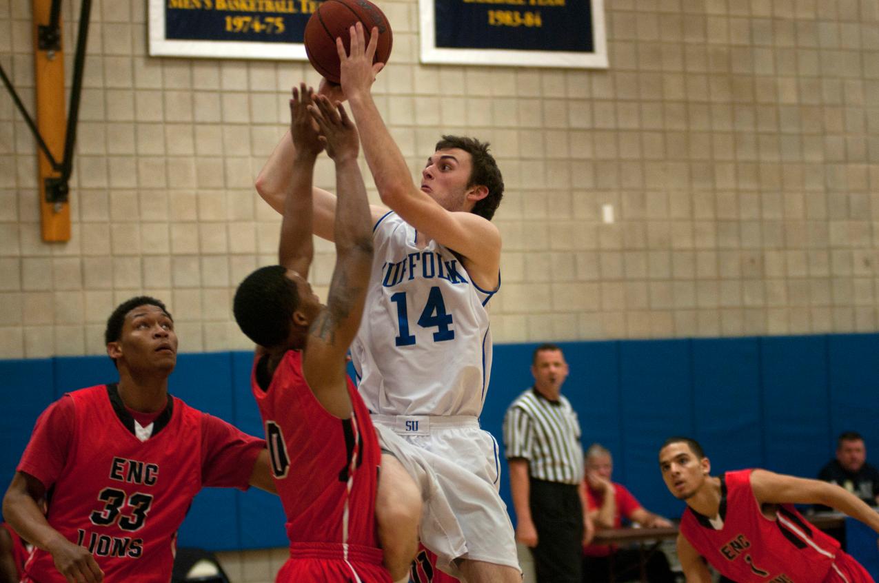 Men's Hoop Fall On the Road To Lasell