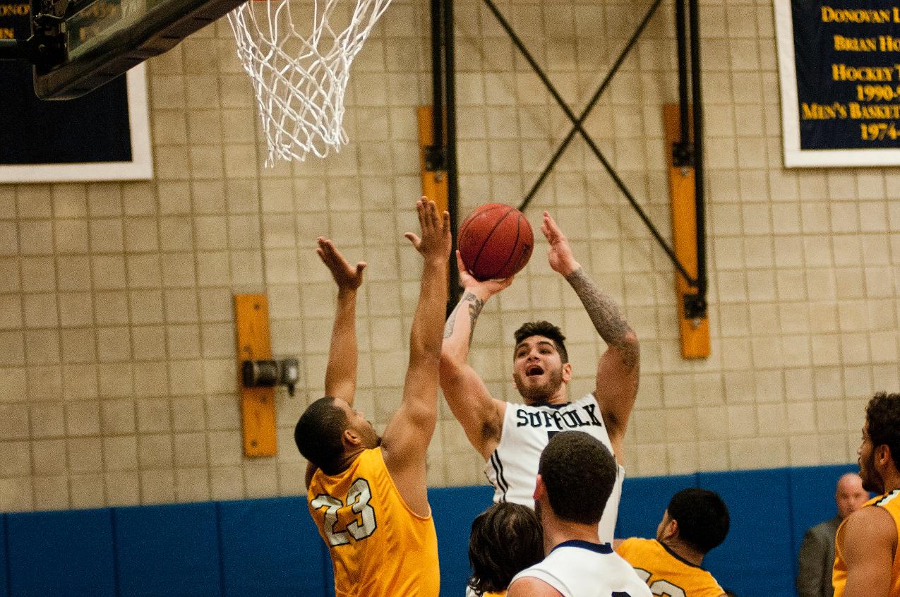 Men’s Basketball Falls to Worcester State, 77-64