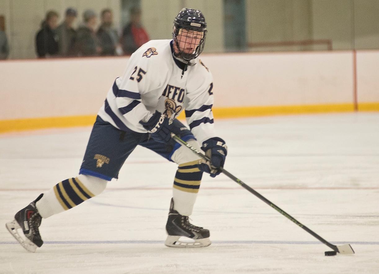 Men’s Hockey Steps Out of Conference Play for Tuesday Match With Stonehill