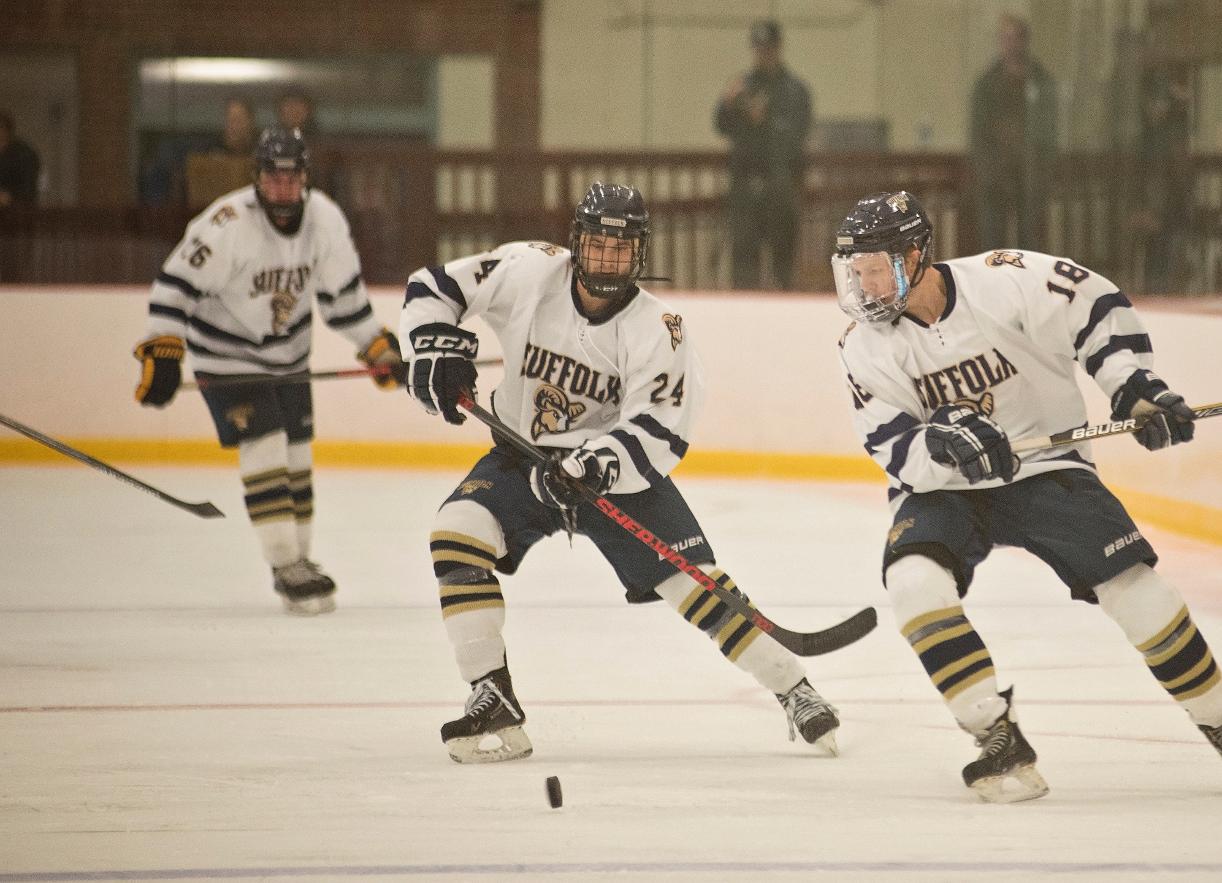 Men’s Hockey Falters to UMass Dartmouth, 5-4, at Manchester PAL/Stovepipe Tournament
