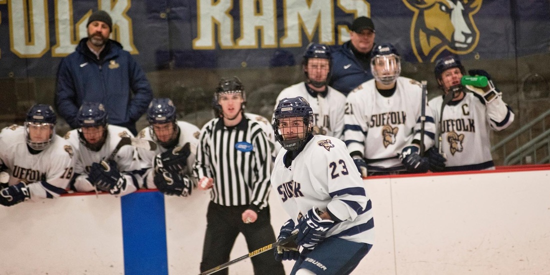 Men’s Hockey Returns to CCC Action, Takes on Becker this Weekend