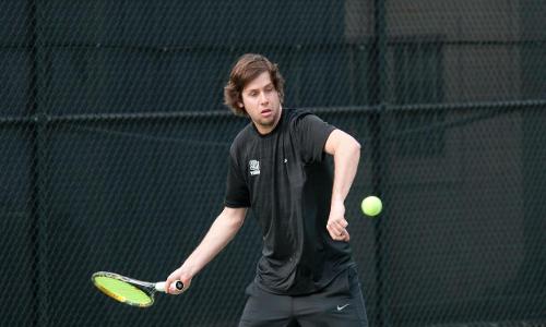 Men's Tennis Cruise Past Norwich 8-1