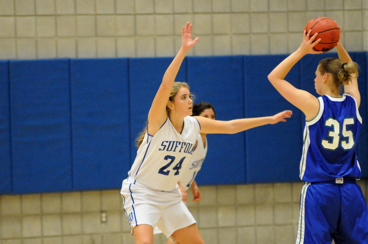Ruys, Vienneau Lead Women's Basketball to Road Victory