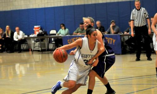 Vienneau, Women's Basketball Continue To Roll