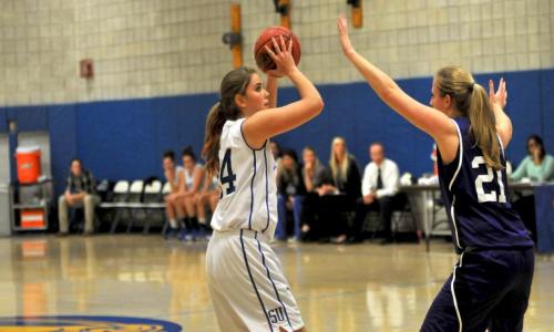 Ruys, Bourikas Lead Charge Past Colby-Sawyer in 63-45 Victory