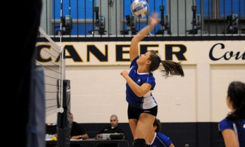 Volleyball Posts 2-1 Record in Weekend Tournament