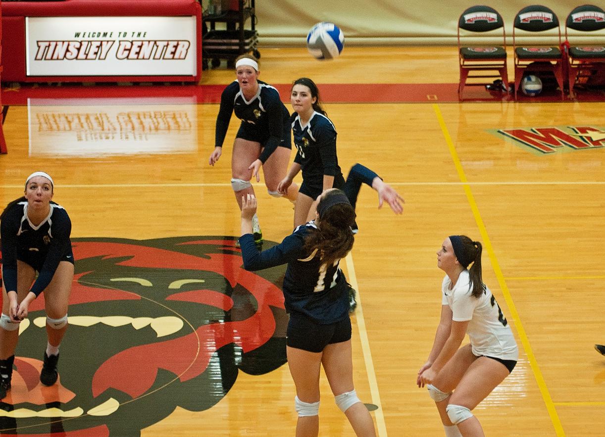 Volleyball Wins Five-Set Thriller in Season Finale at Smith