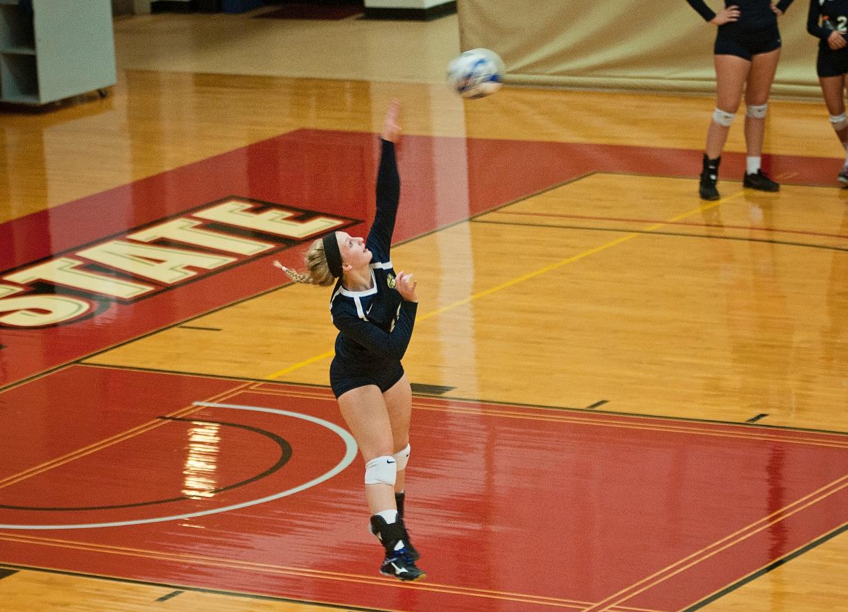 Volleyball Returns to Win Column with Four-Set Victory Over Becker