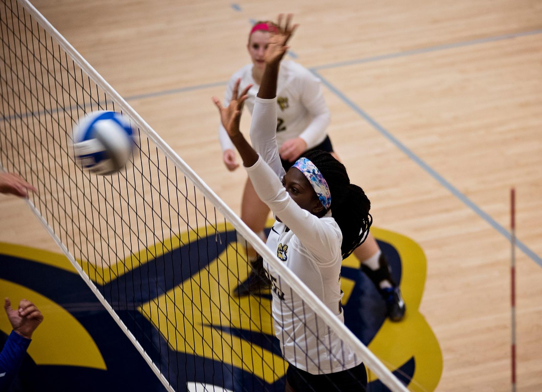 Volleyball Drops 3-1 Fight Against Lasell