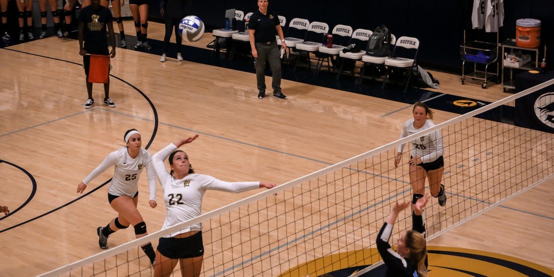 Women’s Volleyball Rallies to Defeat Mount Ida in Five