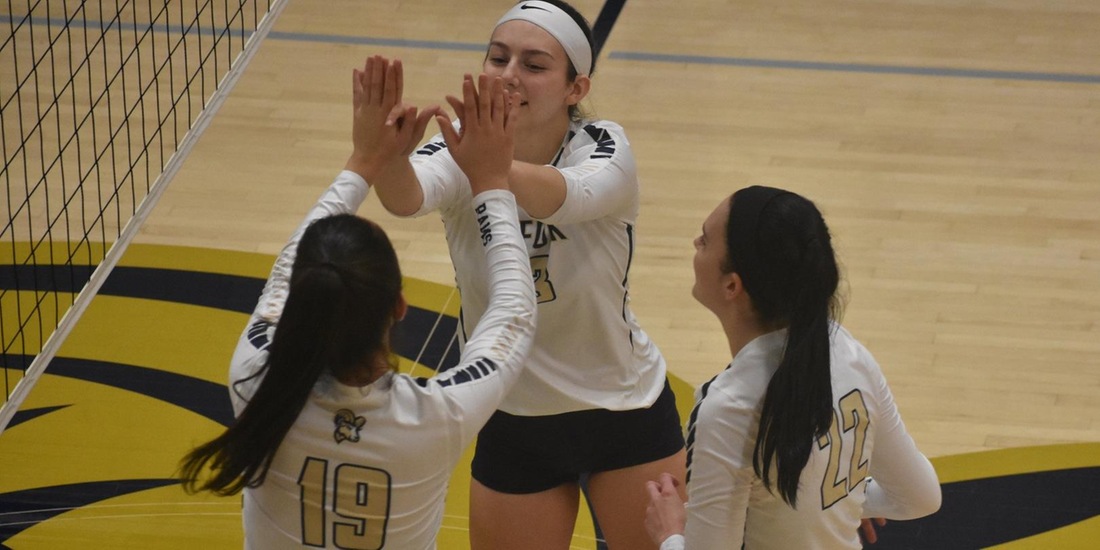 Volleyball Completes Comeback in Five Against UMass Dartmouth