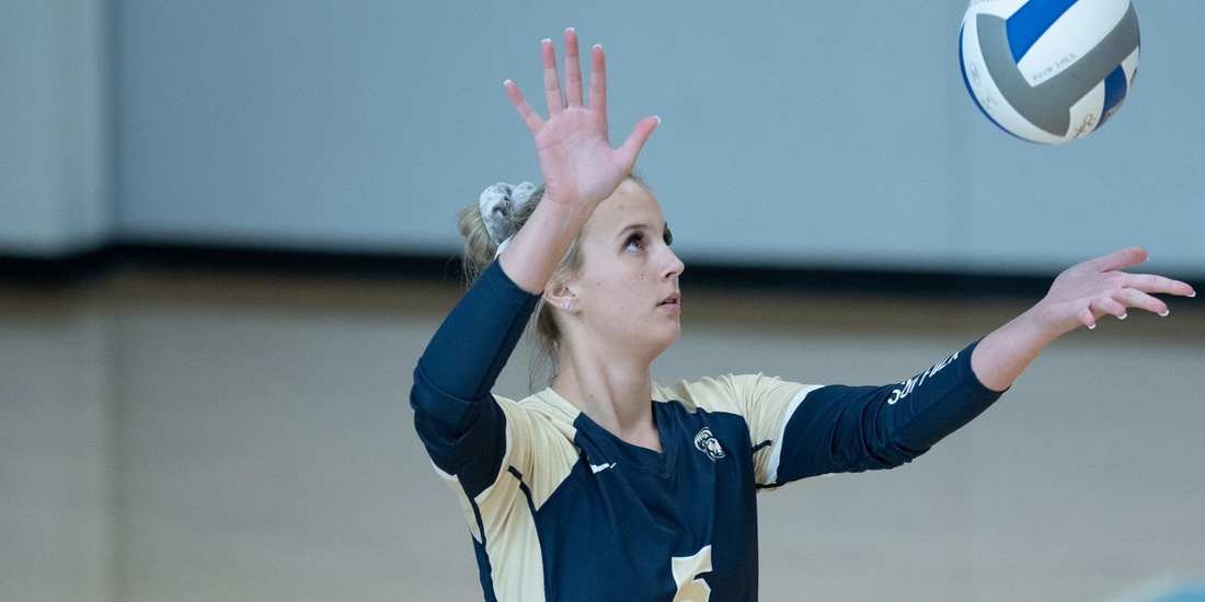 Volleyball Defeats Fitchburg State in Straight Sets