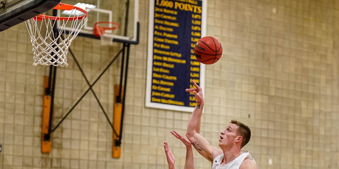 Men’s Basketball Tangles at Emerson Tuesday
