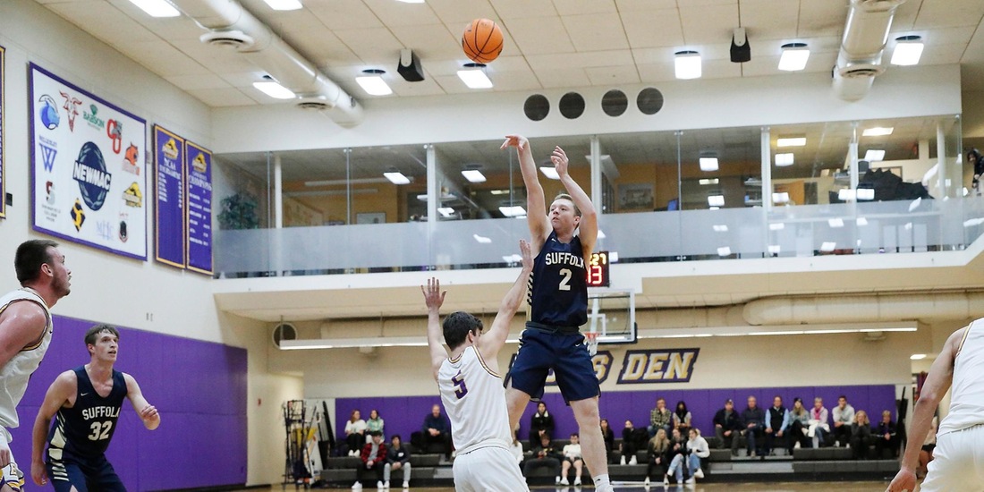 Men’s Basketball Tangles at Wentworth Tuesday